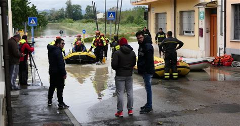 Maltempo In Emilia Romagna E Marche Stop Ai Treni Tra Ravenna Forl E