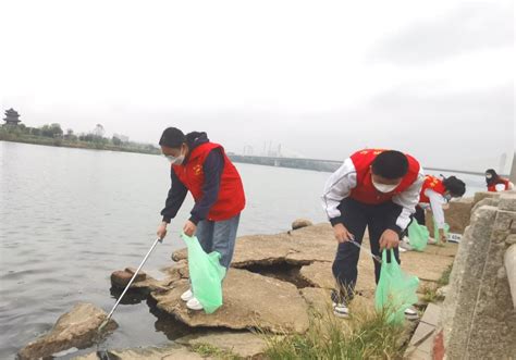 衡阳市人民政府门户网站 “争当河小青 生态共青行” ——衡阳市河小青行动中心开展净滩志愿服务活动