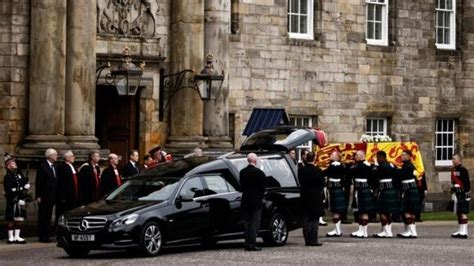 Intip Mobil Mewah Pembawa Jenazah Ratu Elizabeth II Mercedes Benz Hearse