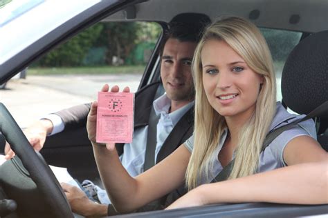 Le Futur Est à Portée De Main Le Permis De Conduire Numérique Arrive