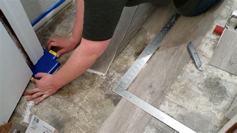 How To Install Peel And Stick Vinyl Plank Flooring The Nifty Nester