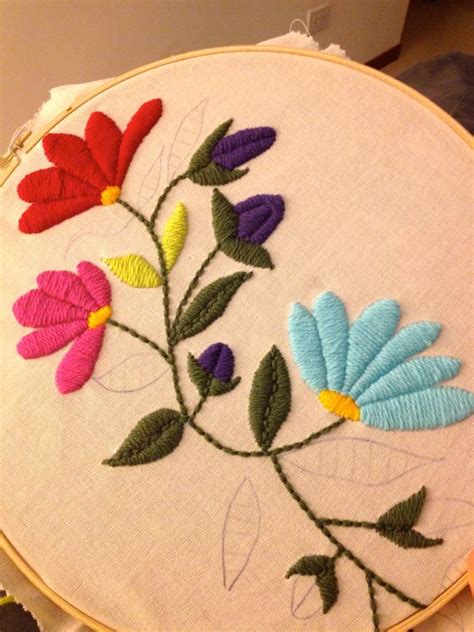 Dibujo De Flores Para Bordados Con Lana Sobre Arpillera Buscar Con