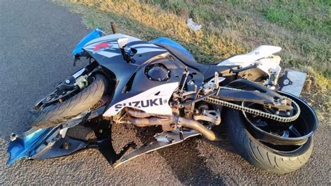 Homem Morre Ap S Bater Moto Esportiva Em Mureta De Concreto Na Rodovia