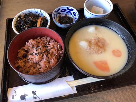 京のお雑煮は白味噌が決め手 京都で白味噌雑煮が食べられるお店やレシピもご紹介 京都観光オフィシャルサイト 京都観光Naviぷらす