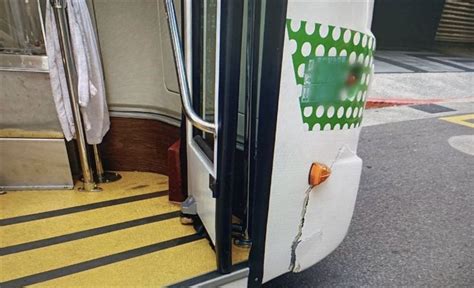 嚇！萬華騎士闖紅燈遭公車撞飛 被撞前一秒「開腳」想逃仍被撞死 社會 三立新聞網 Setn