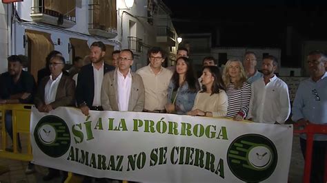 Cientos de vecinos se concentran para pedir la prórroga de la central