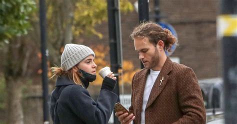 Emma Watson Se Deja Ver Con Su Novio Leo Alexander Robinton En Londres