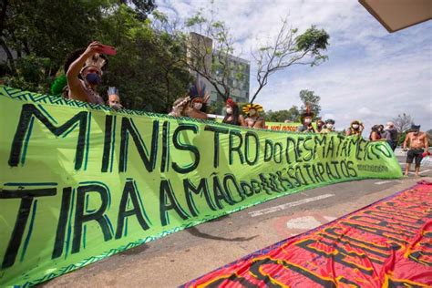 Em Brasília indígenas denunciam invasões a seus territórios e cobram