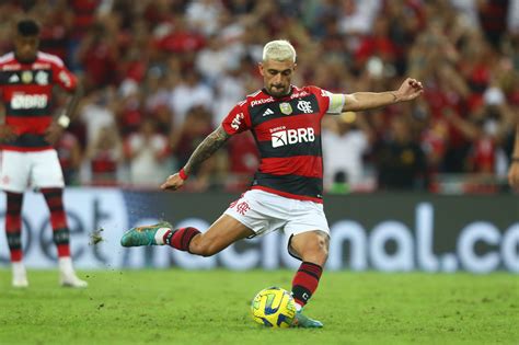 Coritiba x Flamengo onde assistir e escalações do jogo pelo