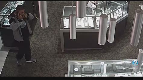 Police Search For Suspect Behind Jewelry Store Theft Youtube