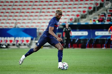 Paul Pogba Retire La Bouteille D Un Sponsor De L Euro Et Fait Le