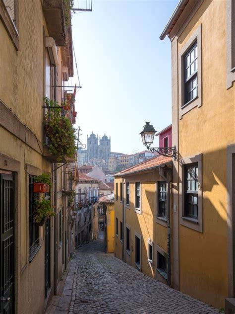 Calle Estrecha Vieja En La Ciudad Portuguesa Oporto Fotografía