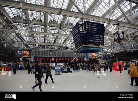 Glasgow Scotland Glasgow Central Station Concourse Stock Photo Alamy