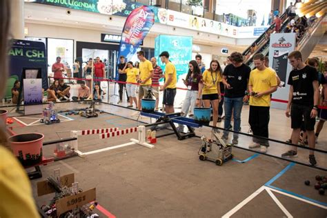 Competi Ie Spectaculoas Sus Inut De Echipele De Robotic Aflate N