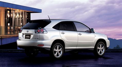 GALLERY Four Generations Of The Toyota Harrier SUV 2005 Second Gen