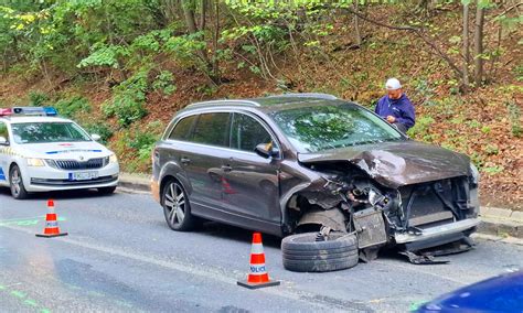 Kiszakadt A Kereke Az Audi Q Es Terepj R Nak A Szab Lytalankod Taxis