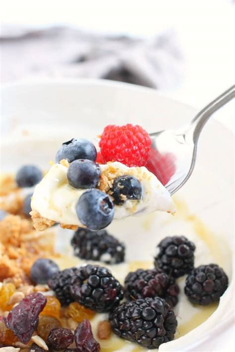 Healthy Breakfast With Greek Yogurt