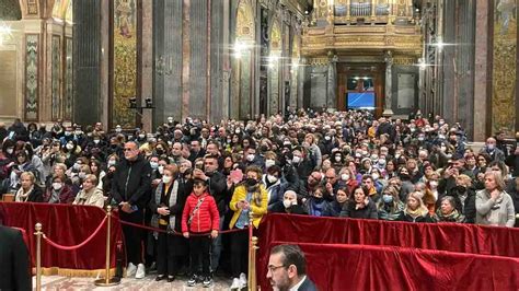 Pompei Sessantamila Fedeli Per La Discesa Del Quadro Della Madonna