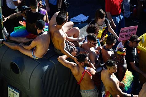 M S De Un Mill N De Personas Celebr El Orgullo Gay En Una Impresionante Fiesta En Madrid Infobae
