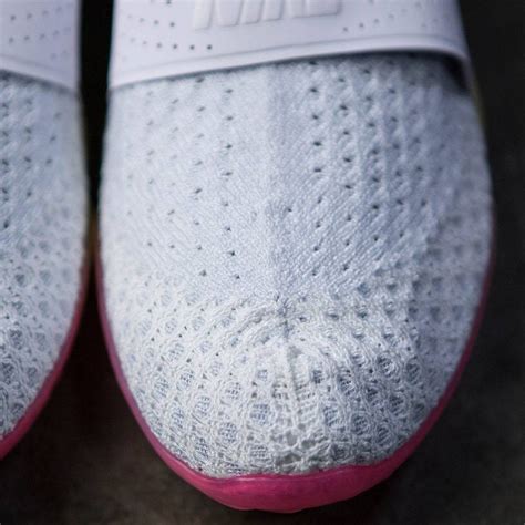 Nike Women City Knife 3 Flyknit White Racer Pink Pure Platinum