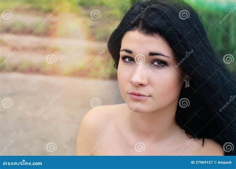 Bella Giovane Donna Con Le Spalle Nude Immagine Stock Immagine Di