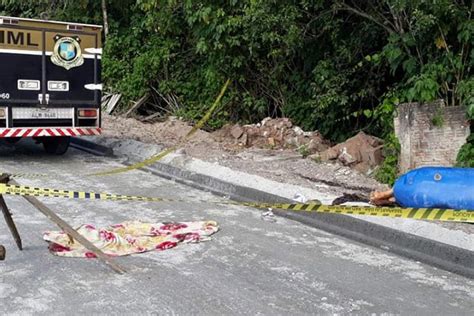 Segue sem identificação corpo encontrado em tambor de lixo