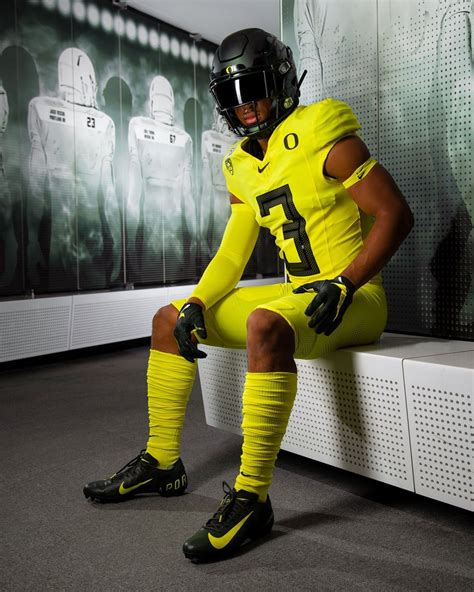 Oregon Ducks to wear yellow uniforms, 'nightmare' green helmets against ...