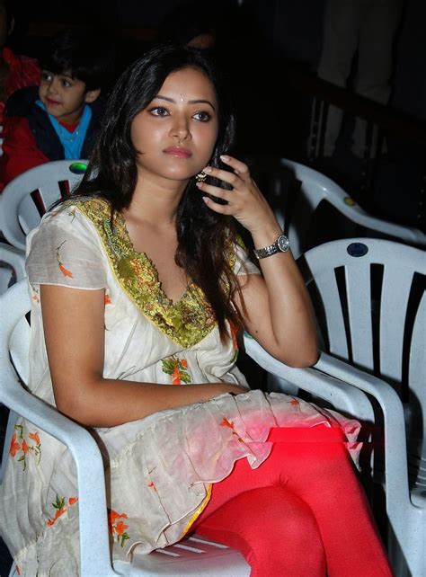 Swetha Basu Prasad Hot Photos HIGH RESOLUTION PICTURES