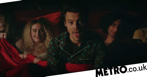 Harry Styles Frolics In Bed In New Music Video For Late Night Talking Metro News