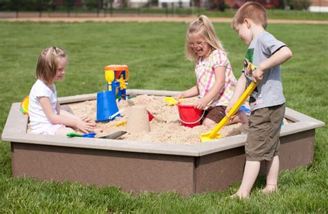 Kids in the sandbox - qustspeedy