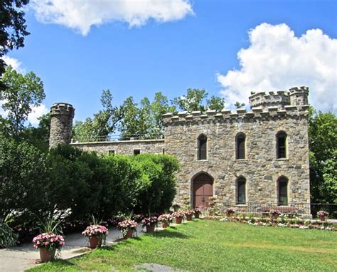 Winnekenni Castle Haverhill Ma What A Beautiful Day Blue Flickr