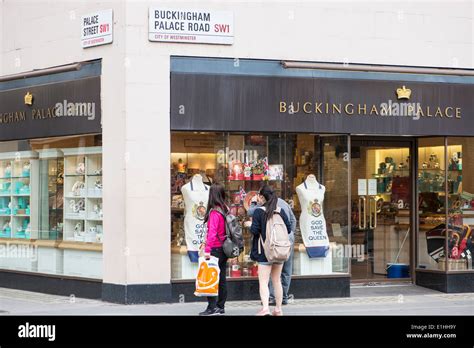 Buckingham Palace Souvenir Shop London Hi Res Stock Photography And