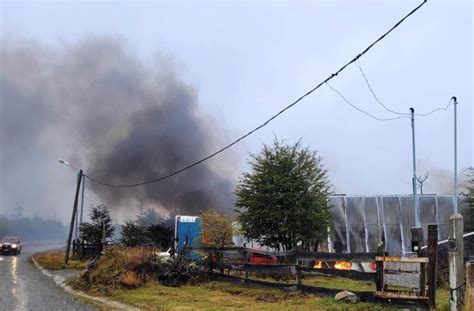 Tolhuin Incendio Destruy Un Taller Mec Nico Diario El Sure O