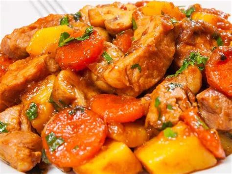 طرز تهیه خوراک مرغ با قارچ و هویج به همراه فوت‌و‌فن‌ها