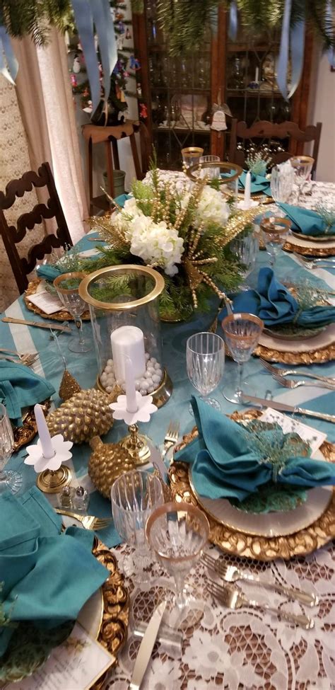 Pin by Michelle Wells on Christmas table settings | Christmas table settings, Christmas settings ...