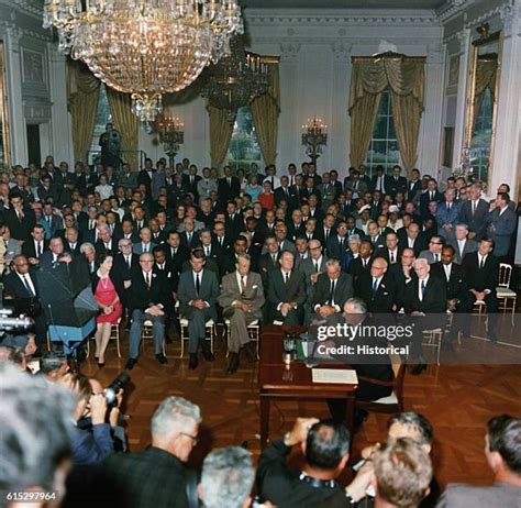 Civil Rights Act Of 1964 Signing Ceremony Photos And Premium High Res