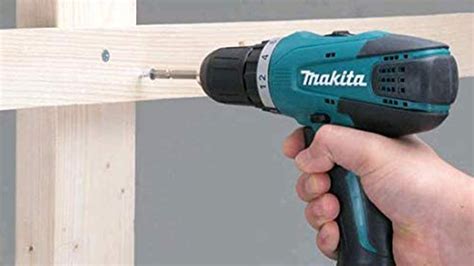 La perceuse visseuse à percussion HP347DWE Makita pour un travail