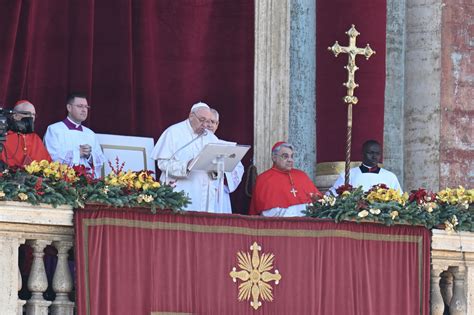 La Benedizione Urbi Et Orbi Di Papa Francesco Sul Mondo Soffiano