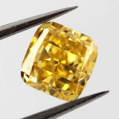 How To Choose a Yellow Diamond