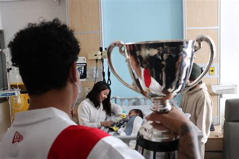 Montreal Alouettes bring Grey Cup to MUHC