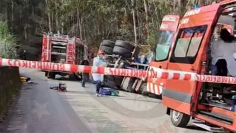 Ferido grave após despiste de camião em Paredes