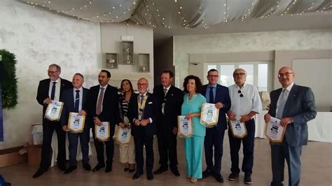 Vittoria Passaggio Della Campana Per Il Kiwanis Club Kamarina