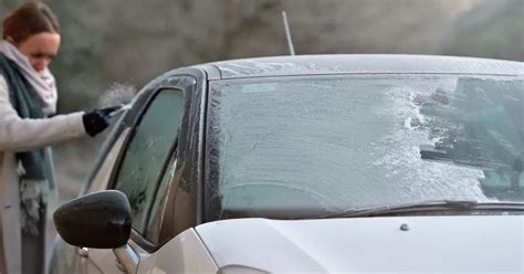 Man Shares Life Hack For Defrosting Car Windscreen In Seconds With