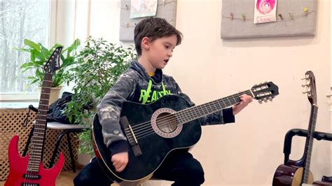 В траве сидел кузнечик (исп. Артём Беленец) - YouTube