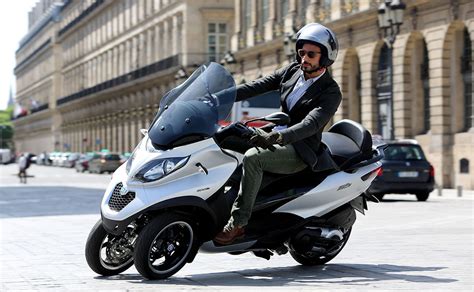 Se Pueden Conducir Motos De Tres Ruedas Con El Carnet De Coche Moteo Es