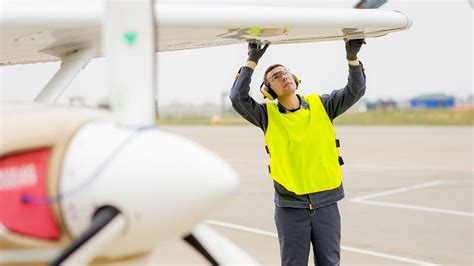 Seguridad En El Aire Mantenimiento Preventivo De Aviones