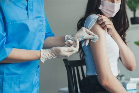 How To Give An Intramuscular Injection With Pictures