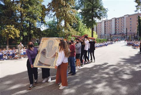 Adoración y silencio ante la Cruz de la JMJ Tras visitar Sagunto