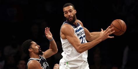 NBA la star française de basket Rudy Gobert disjoncte et frappe un de