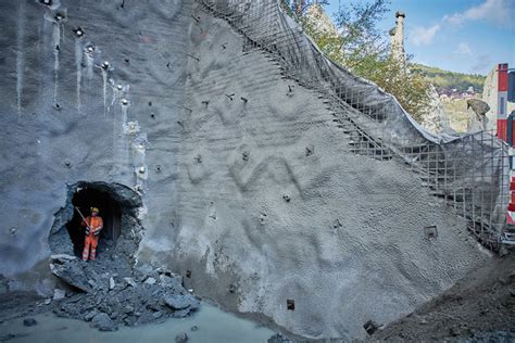 Nouveau Tunnel Des Pyramides Deuseigne Fin Du Percement Et D But Des